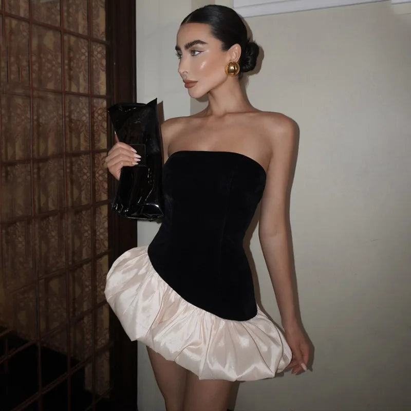 שמלת מיני סטרפלס בעיצוב בלון אסימטרי חלק עליון קטיפה חלק תחתון סאטן - דואה