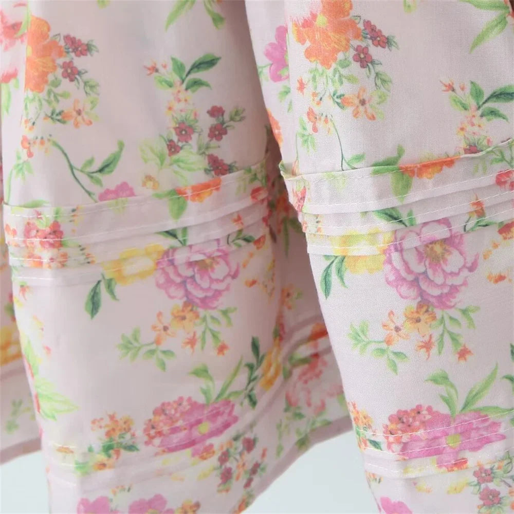 שמלת מיני קיצית פרחונית / לבנה בגזרת A בעיצוב כפרי וינטג' - סופיה