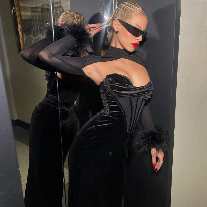 שמלת מקסי קטיפה סטרפלס בעיצוב מחוך בעיטור שרוולון רשת נוצות - Elaina