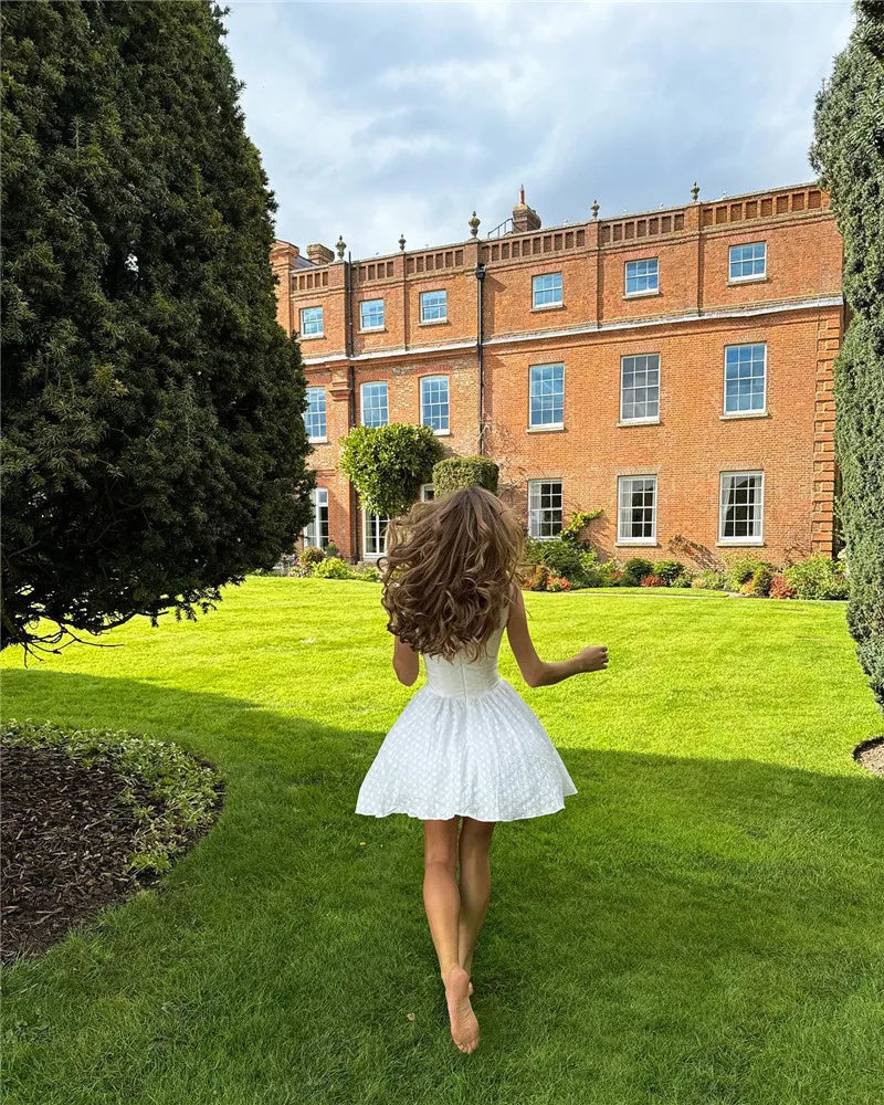 שמלת מיני סטייל כפרי בגזרת A בעיצוב רקמת פרחים - אמנדה