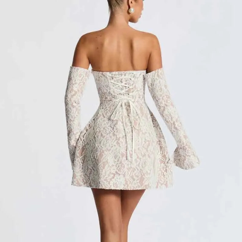 שמלת מיני תחרה בגזרת A בעיטור שרוולים תואמים - אן