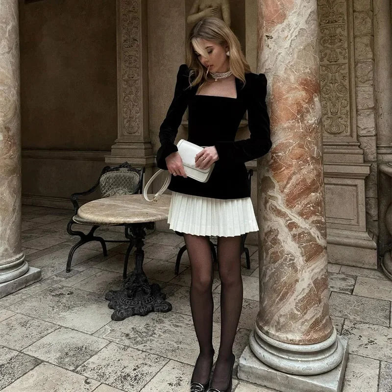 שמלת מיני קטיפה בעיצוב חצאית קיפולים - Ophelia