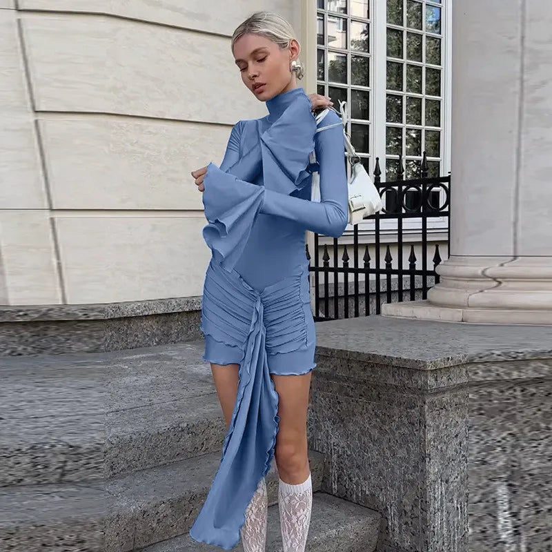 שמלת מיני צווארון גולף שרוולי פעמון בעיטור שובל - ג'נה