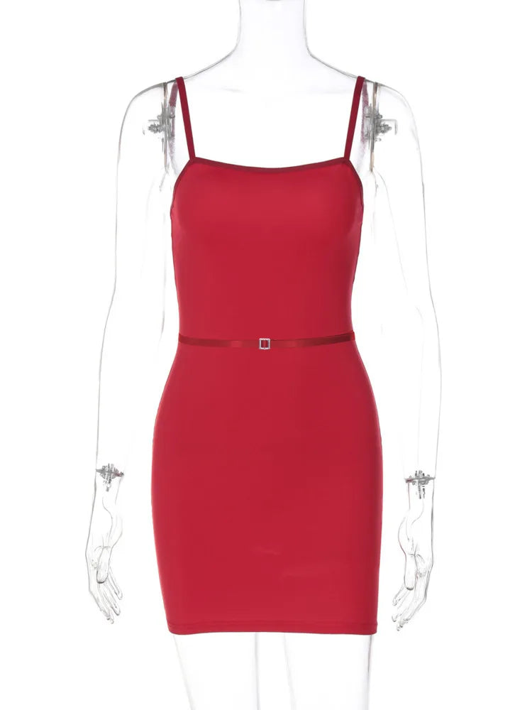 שמלת מיני צמודה בעיטור חגורה דקה - LOLI