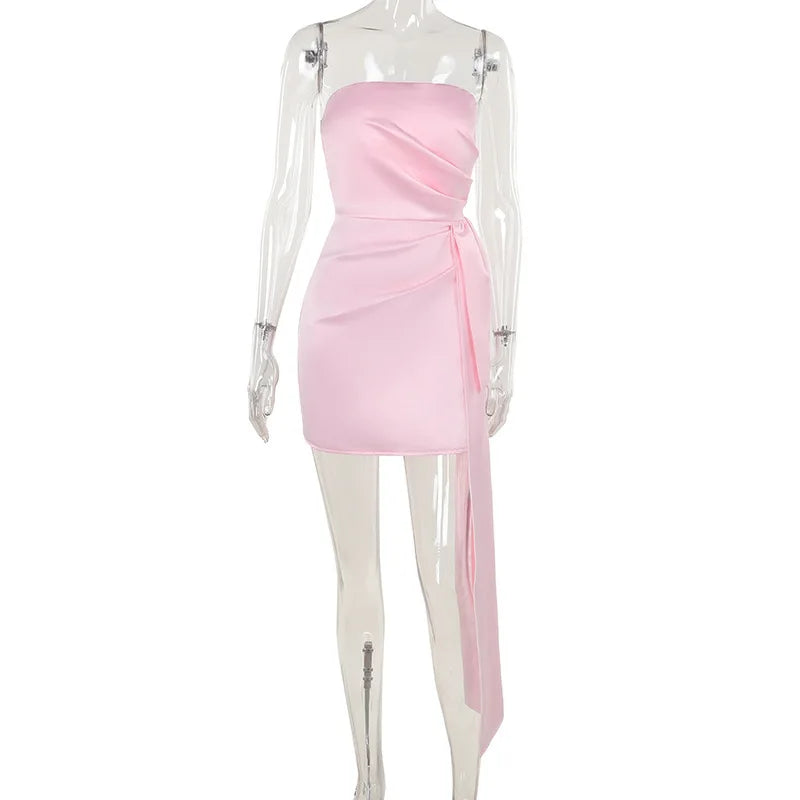 שמלת מיני סטרפלס סאטן בעיטור שובל - מגי