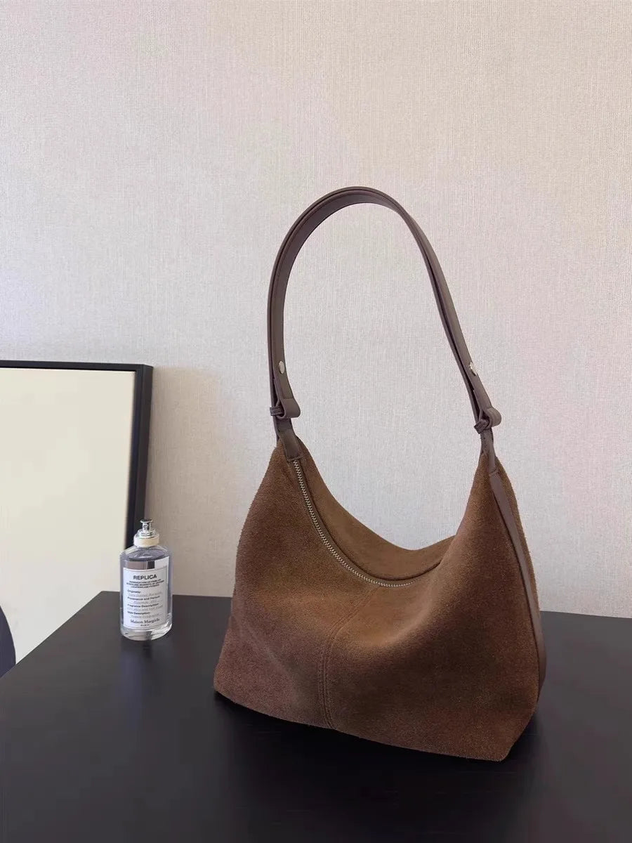 Suede bag with classic design