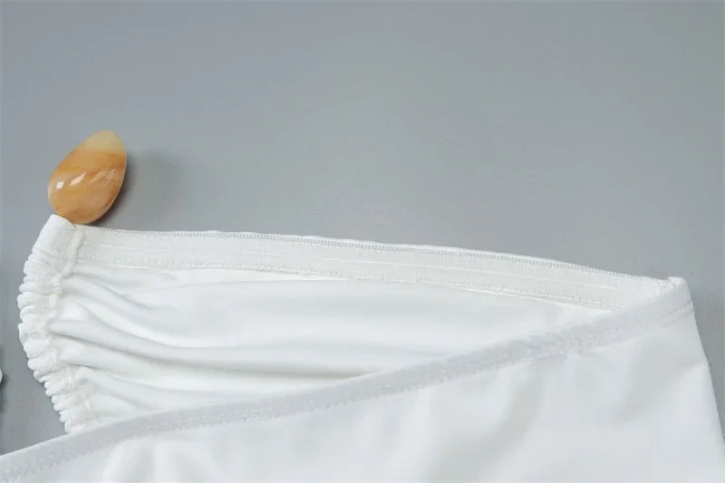 שמלת מקסי סטרפלס בסגנון חתוך בעיטור אבזם - טאי