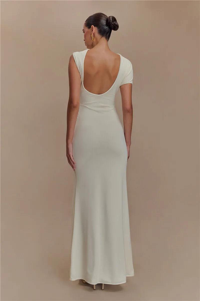 שמלת מקסי אלגנטית בעיצוב כיווצים פתח ושרוול אחד בעיטור אבזם - אגטה