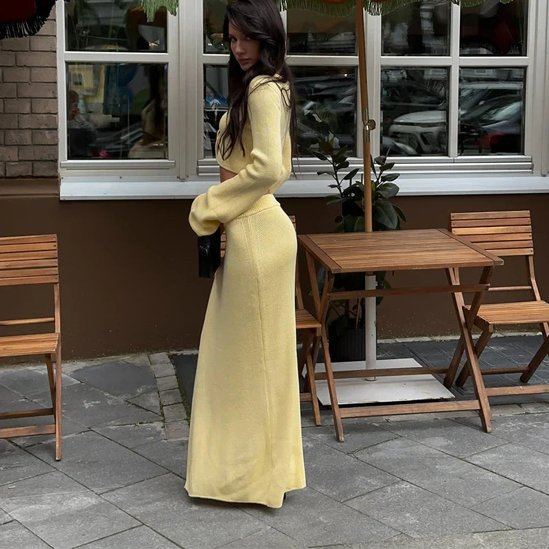 סט שני חלקים סרוג חצאית מקסי וחולצת קשירות - ימית