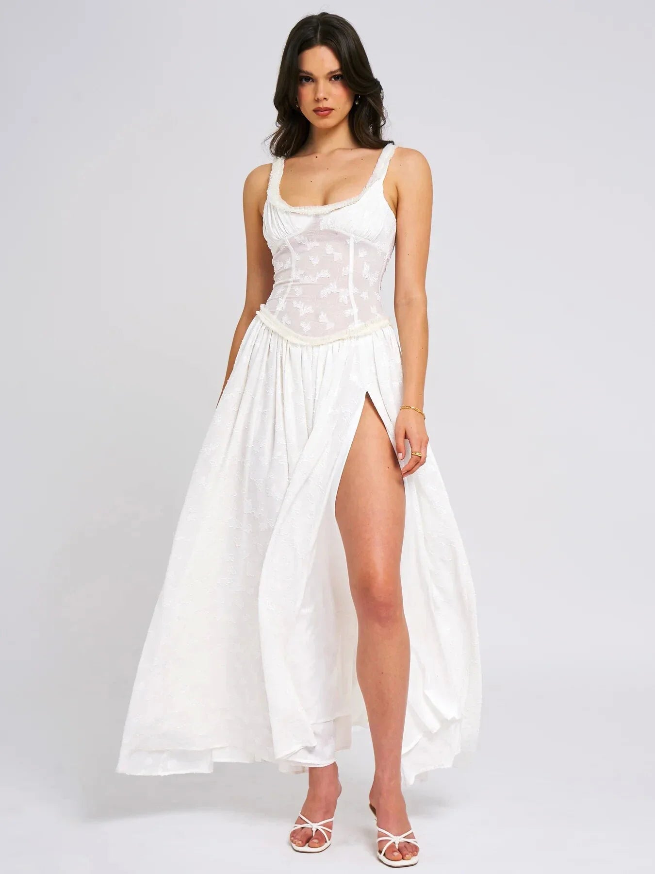 שמלת מקסי שיפון בעיטור רקמת פרחים בגזרת A בעיצוב שסע - Alejandra