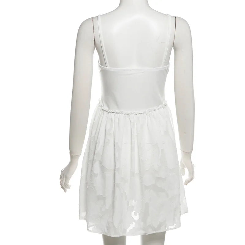 שמלת מיני בגזרת A כתפיות ספגטי בעיטור רקמת עלים ופרחים - שילה