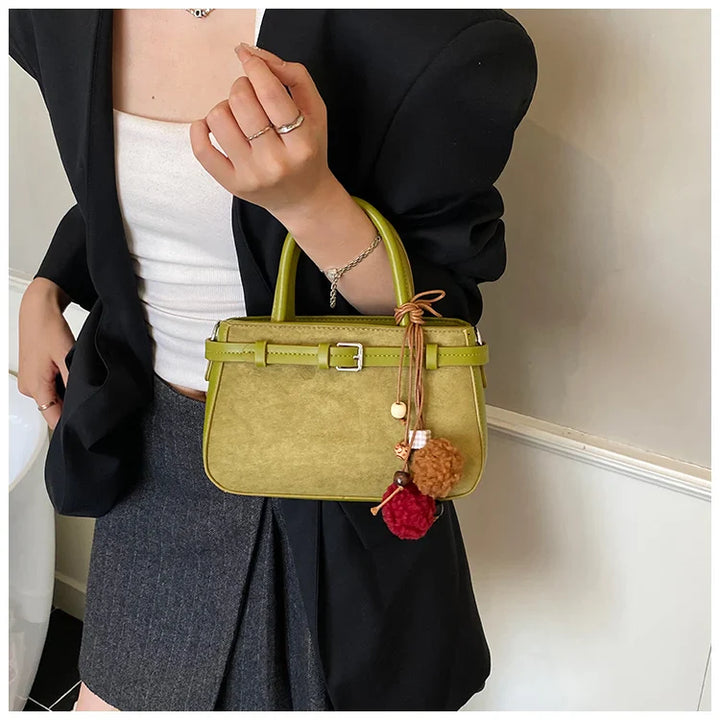 Suede bag with retro design + accessories