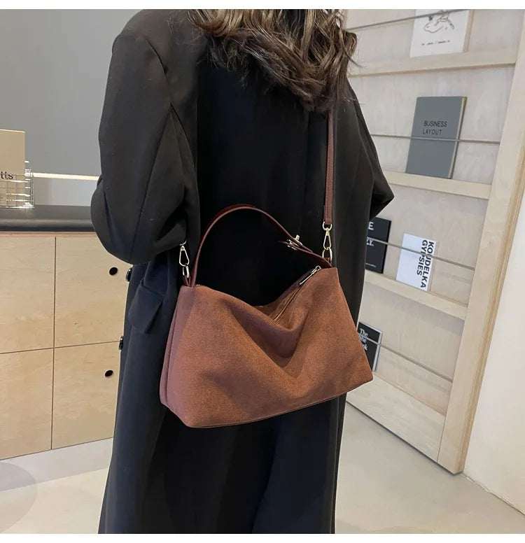 Suede bag with classic design
