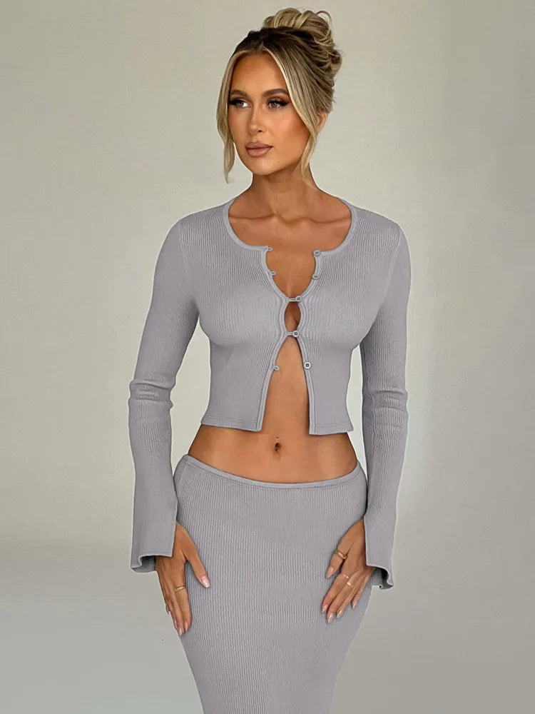 סט סרוג שני חלקים חולצה בסגירת כפתורים וחצאית מקסי צמודה - MARIEL