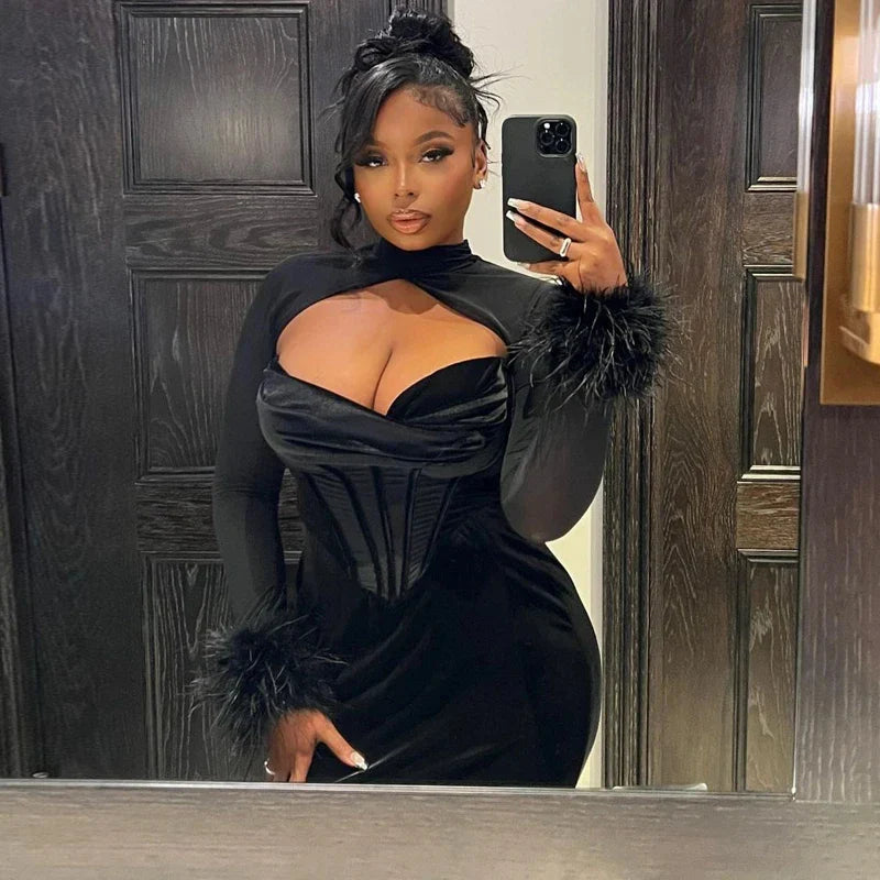 שמלת מקסי קטיפה סטרפלס בעיצוב מחוך בעיטור שרוולון רשת נוצות - Elaina