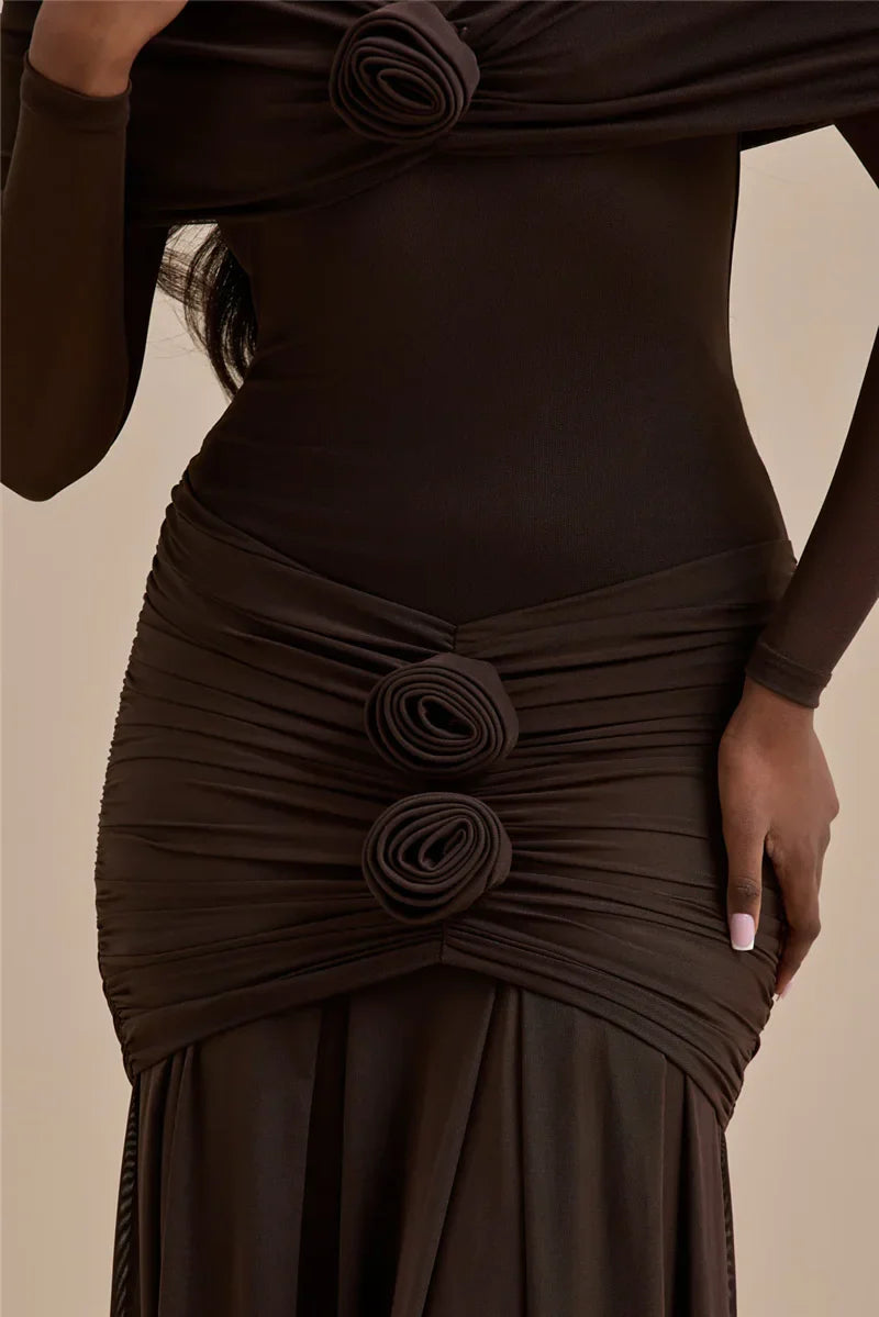 שמלת מקסי כתפיים חשופות בעיצוב כיווצים בעיטור אפליקציות פרחים - אנג'ליקה