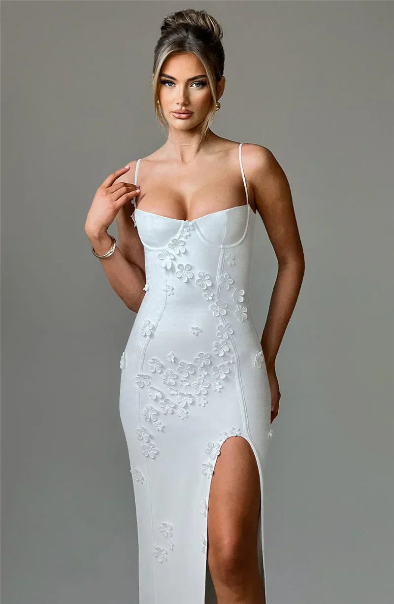 שמלת מקסי בעיצוב שסע בעיטור אפליקציות פרחים - קלריסה