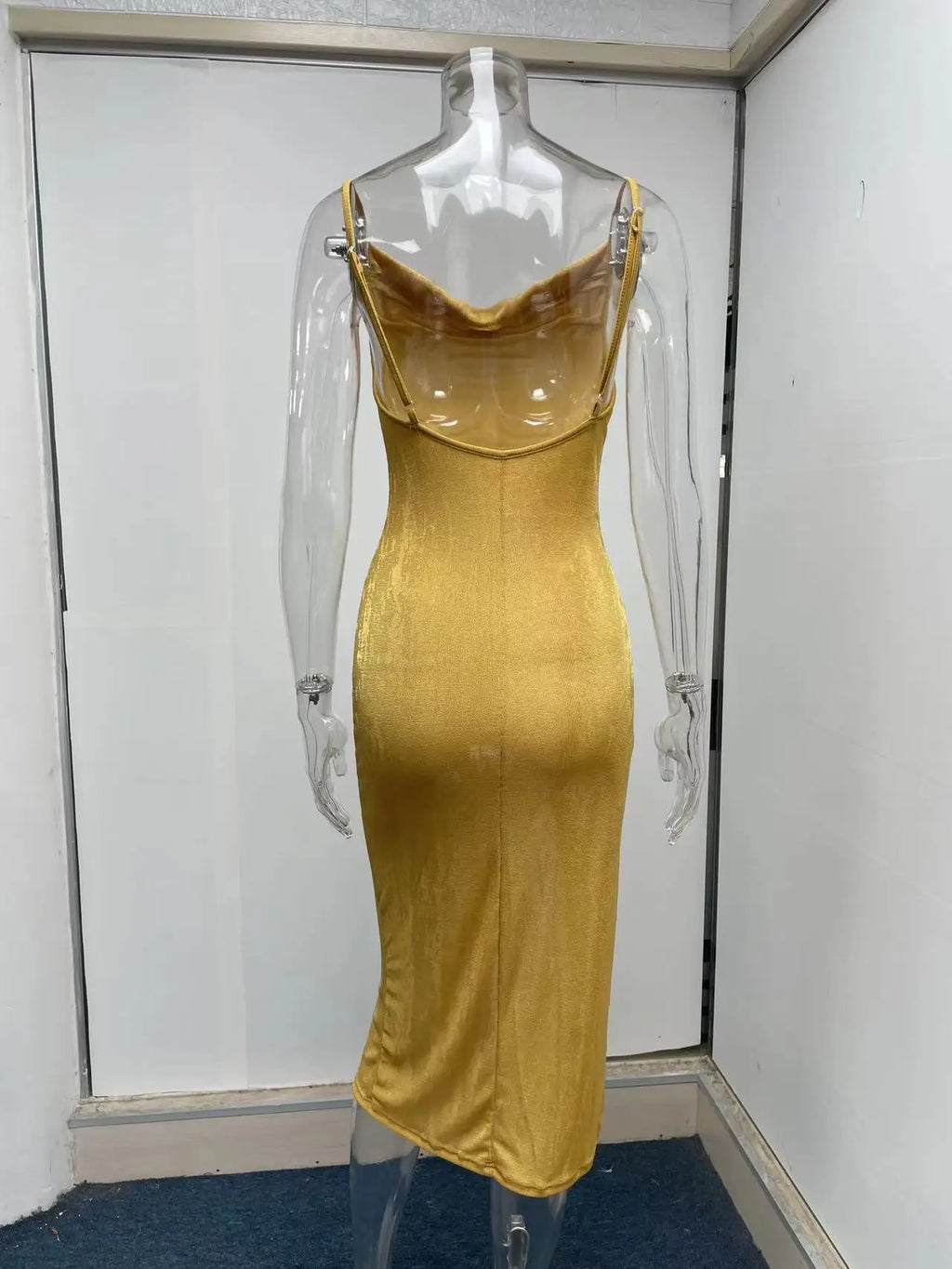 שמלת מידי קיצית סרוגה בעיטור שסע - סמייל