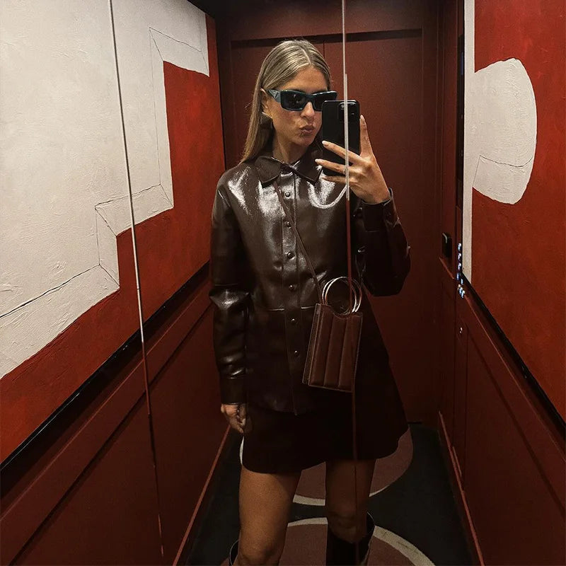 סט שני חלקים חצאית מיני ובלייזר עור - בלייק