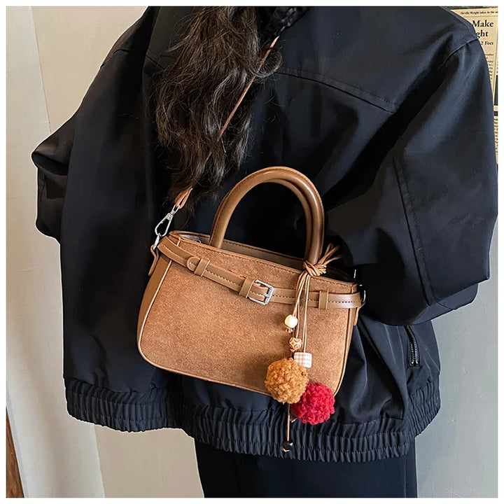 Suede bag with retro design + accessories