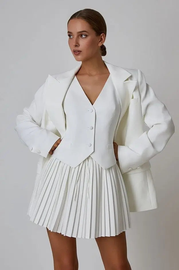 סט שני חלקים מחויט חצאית מיני קיפולים ווסט כפתורים - Jacqueline