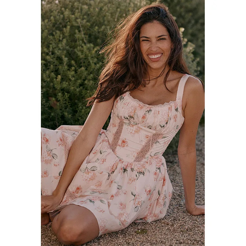 שמלת מיני פרחונית בעיטור תחרה בעיצוב כפרי בגזרת A - חימנה