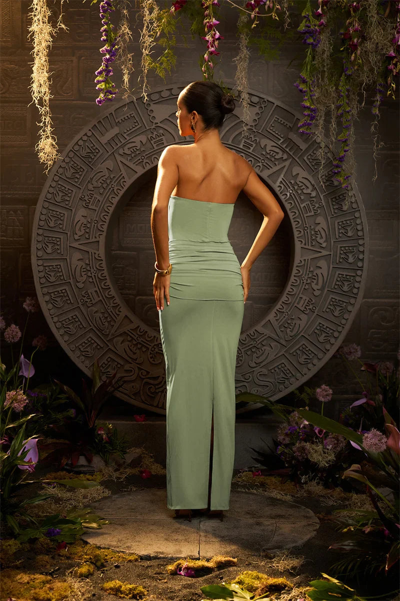 שמלת מקסי סטרפלס בעיצוב פתח ושובל בעיטור אבזמים - טאליה