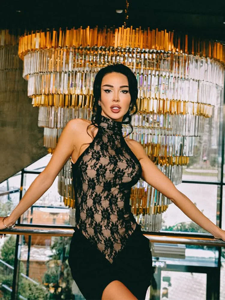 שמלת מקסי גולף בעיטור תחרה בעיצוב שסע עמוק - Calliope