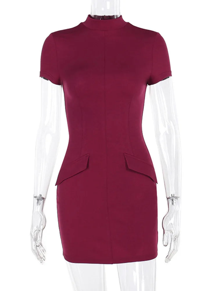 שמלת מיני בגזרה מחויטת בעיטור כיסים - אנטוניה