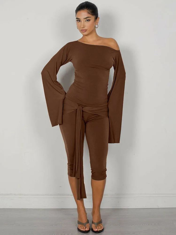 חליפת שני חלקים טייץ שלושת רבעי בעיצוב קשירה וחולצת שרוולי פעמון - קנדי