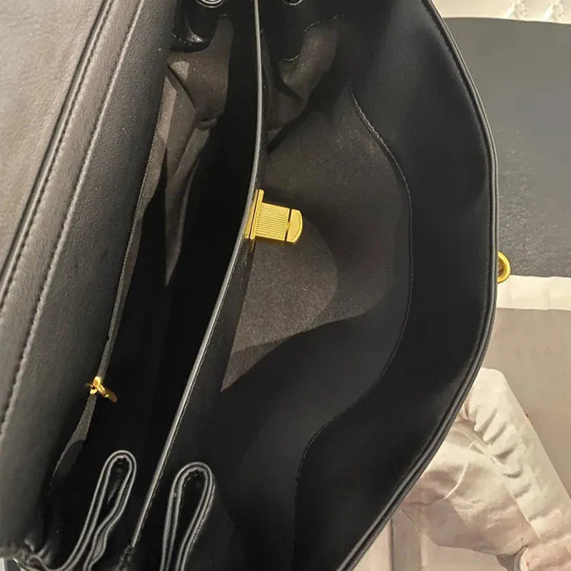 Leather bag with luxury design