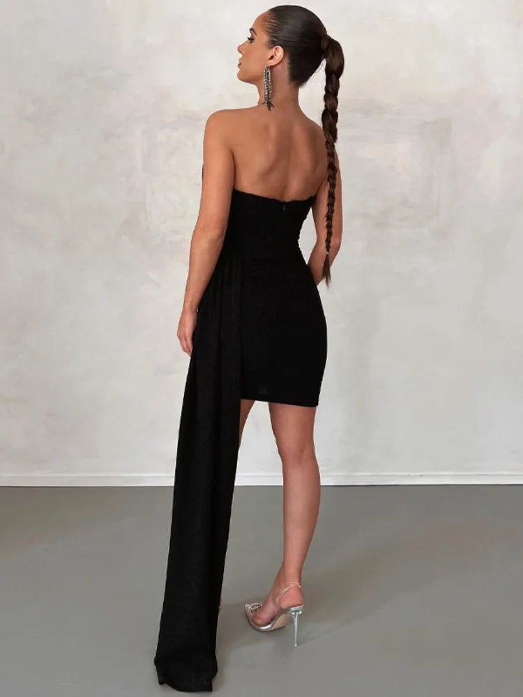 שמלת מיני סטרפלס נצנצים בעיצוב מחוך בעיטור שובל - SOL