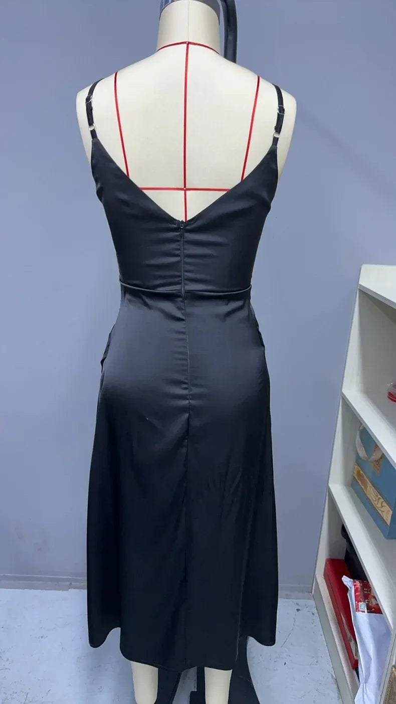 שמלת מקסי סאטן אלגנטית בעיטור שסע - ריינה