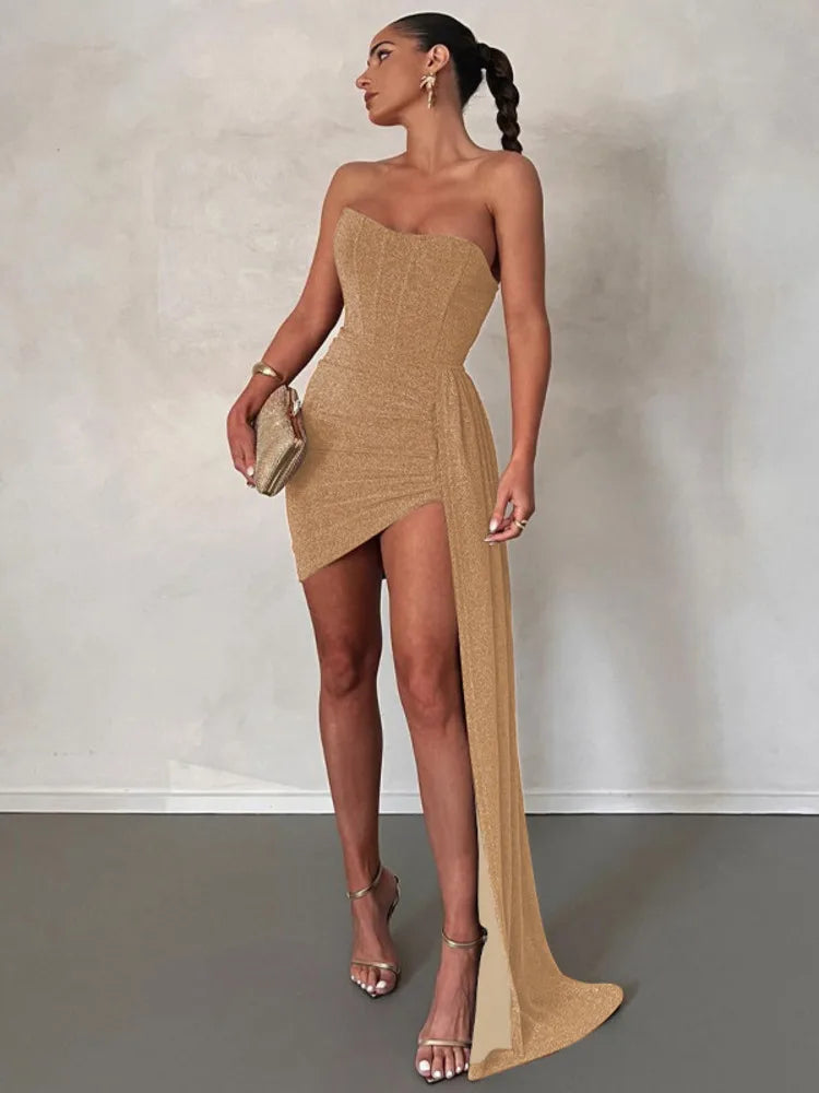 שמלת מיני סטרפלס נצנצים בעיצוב מחוך בעיטור שובל - SOL