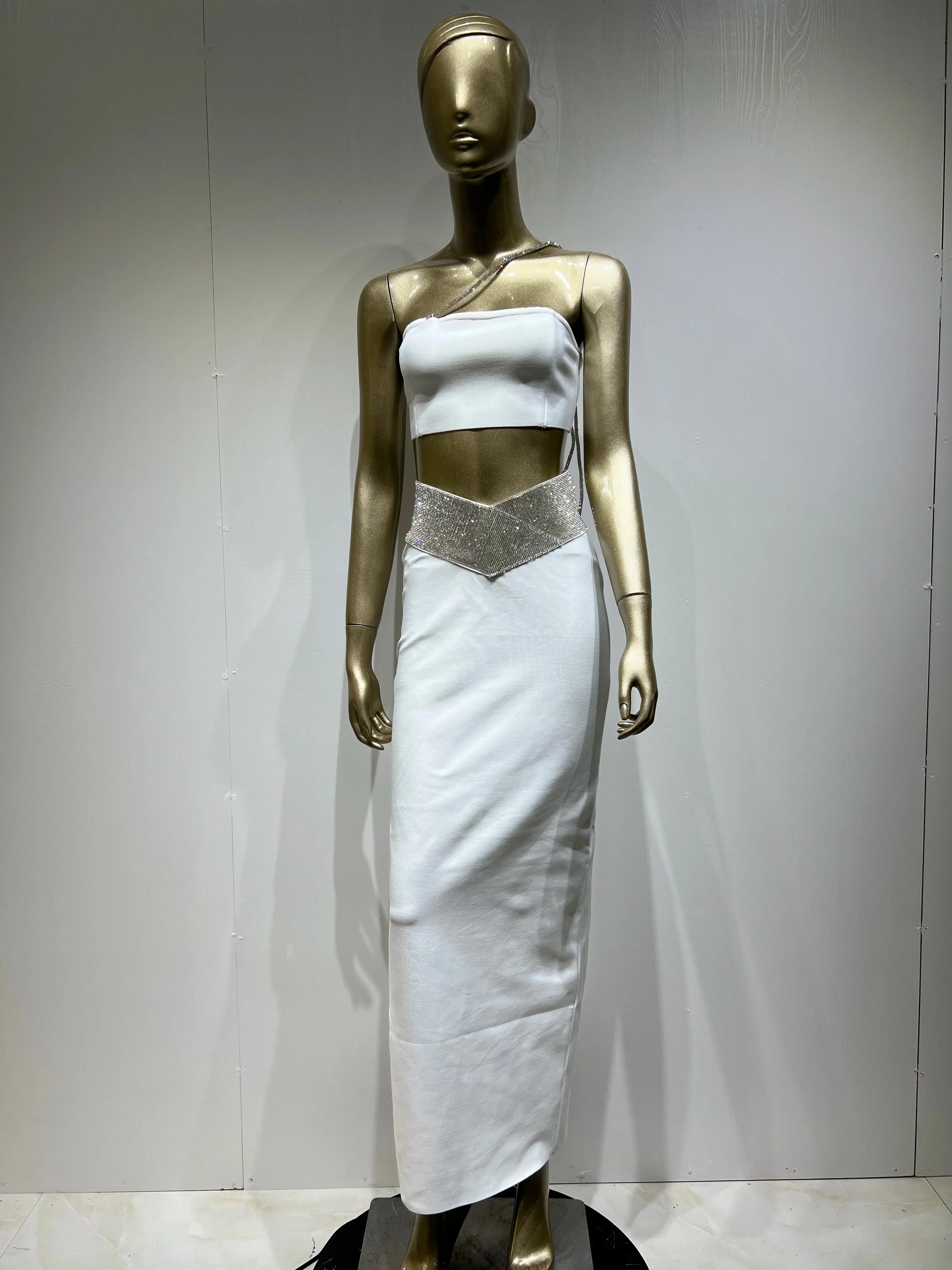 סט שני חלקים בעיטור זרקונים חצאית מקסי וטופ סטרפלס - LUAN