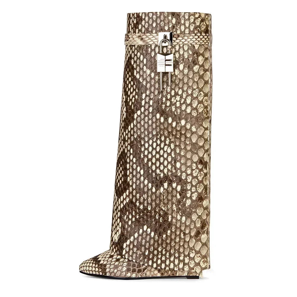 מגפי עקב דמוי עור גבוהים בעיטור מנעול - Reese