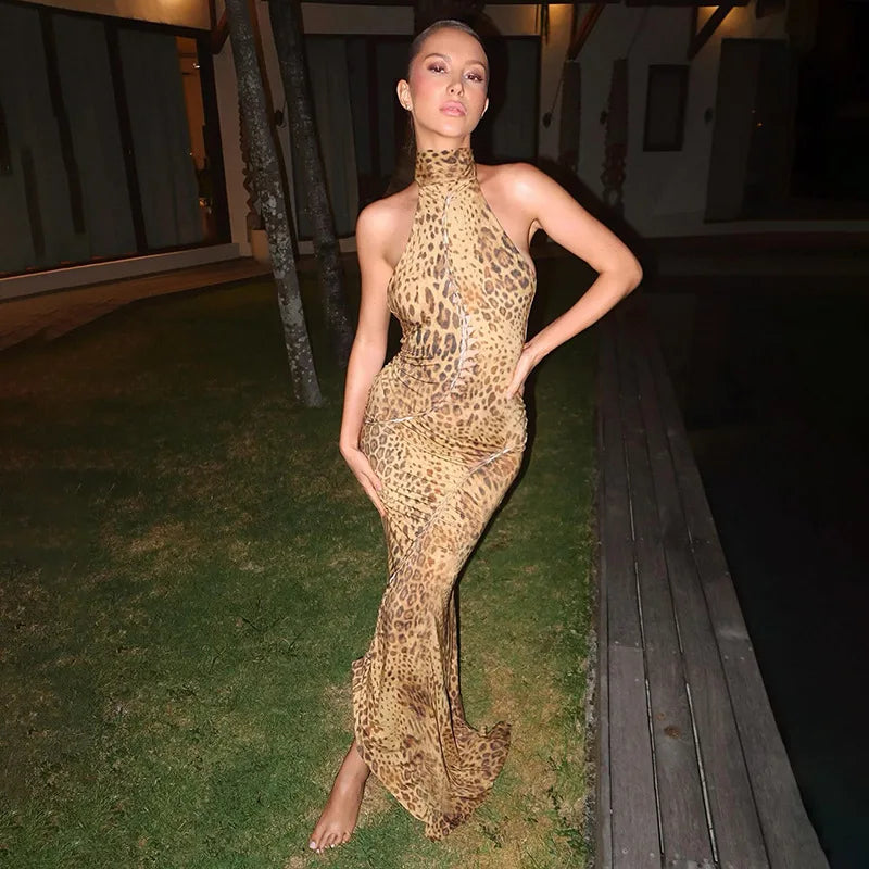 שמלת מקסי מנומרת בעיצוב אסימטרי קשירה בצוואר - רוקסי