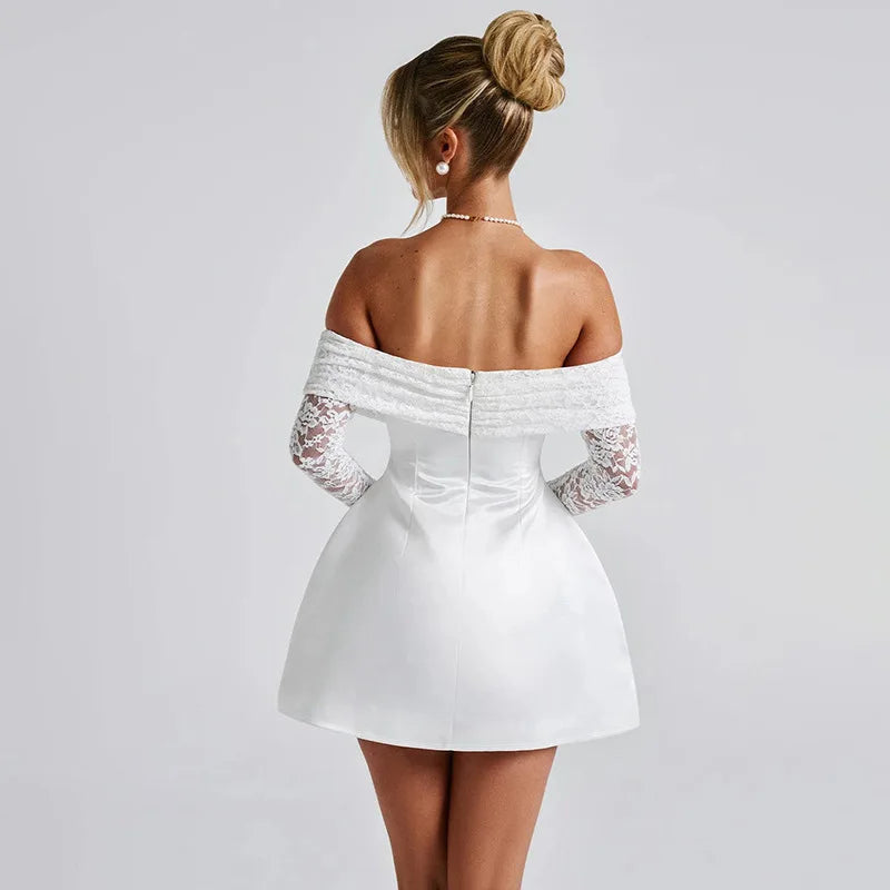 שמלת מיני סאטן כתפיים חשופות שרוולי תחרה - AMALIA