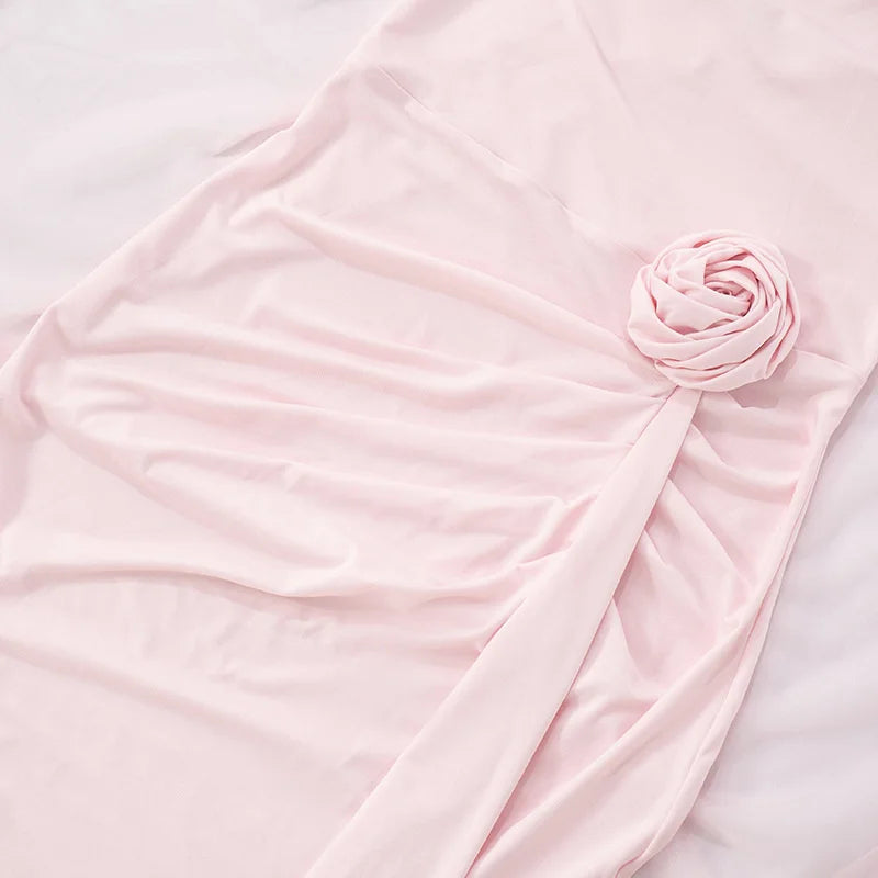 שמלת מקסי סטרפלס בעיצוב שסע ושובל שיפון בעיטור פרח - אנג'לס