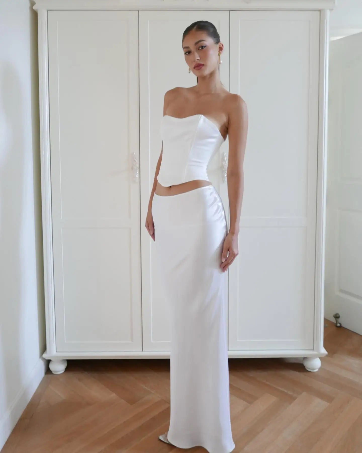 סט סאטן שני חלקים טופ סטרפלס וחצאית מקסי - סיאנה