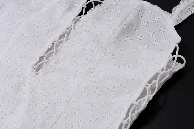 שמלת מיני שיפלי בגזרת A בעיטור איקסים בחזרה - Iliana