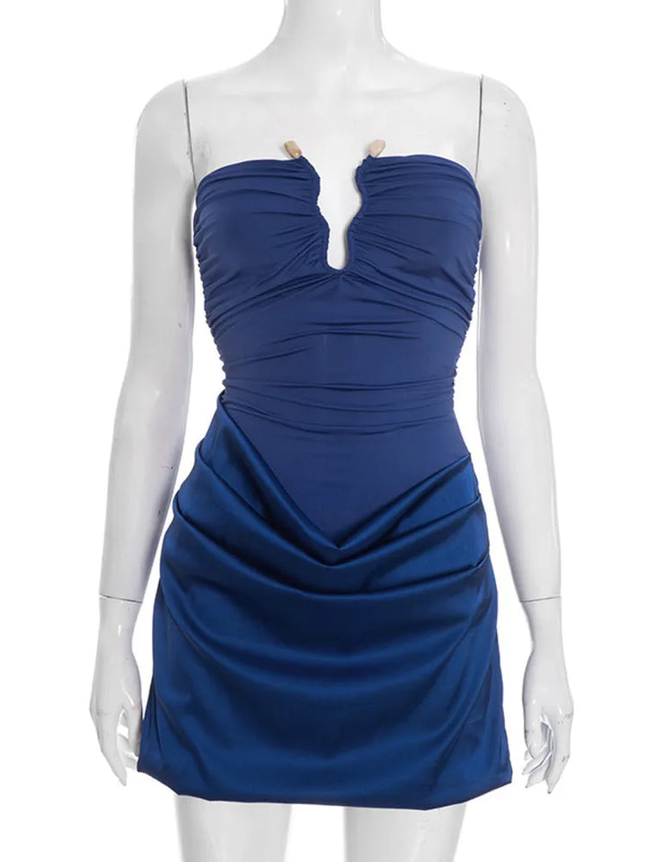 Strapless mini dress in a pleated satin design with buckle decoration - Easy
