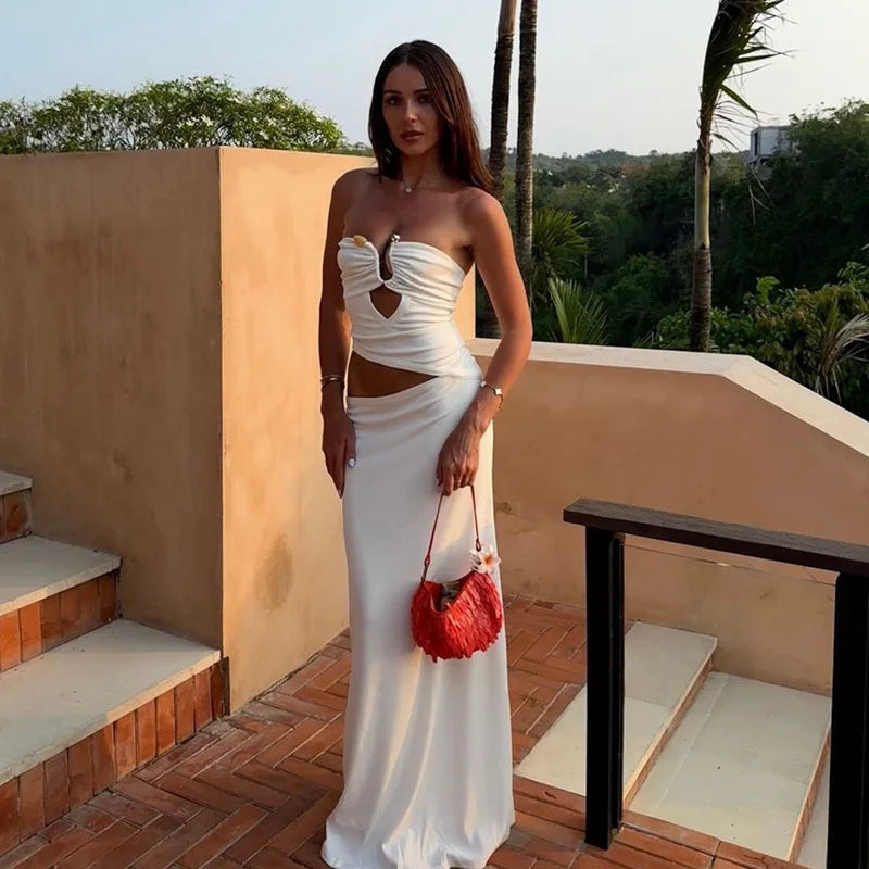 שמלת מקסי סטרפלס בסגנון חתוך בעיטור אבזם - טאי