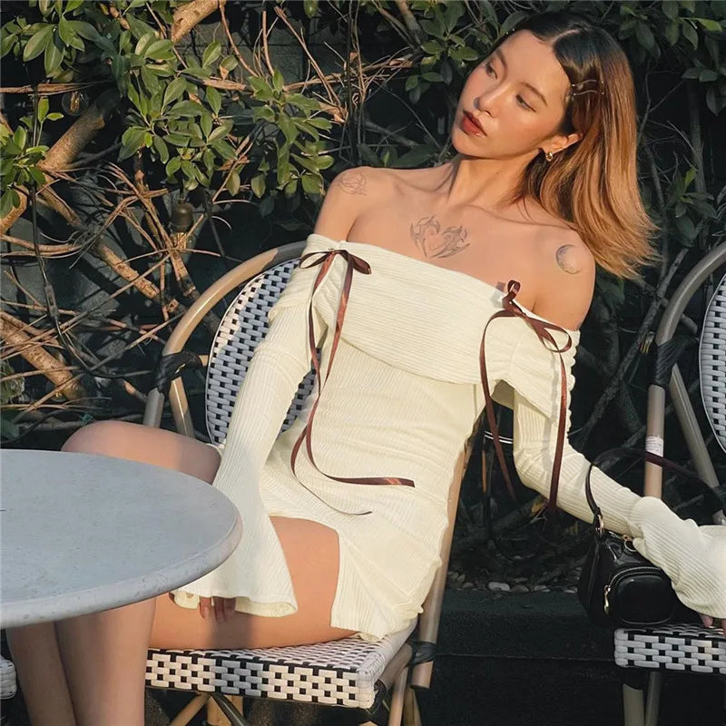 שמלת מיני סרוגה כתפיים חשופות בעיטור סרטי פפיון - יאנגה