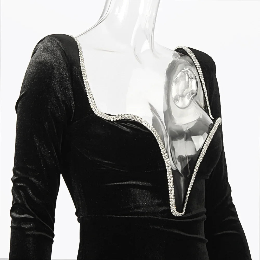 שמלת מיני קטיפה מחשוף V  עמוק בעיטור יהלומים - SANA