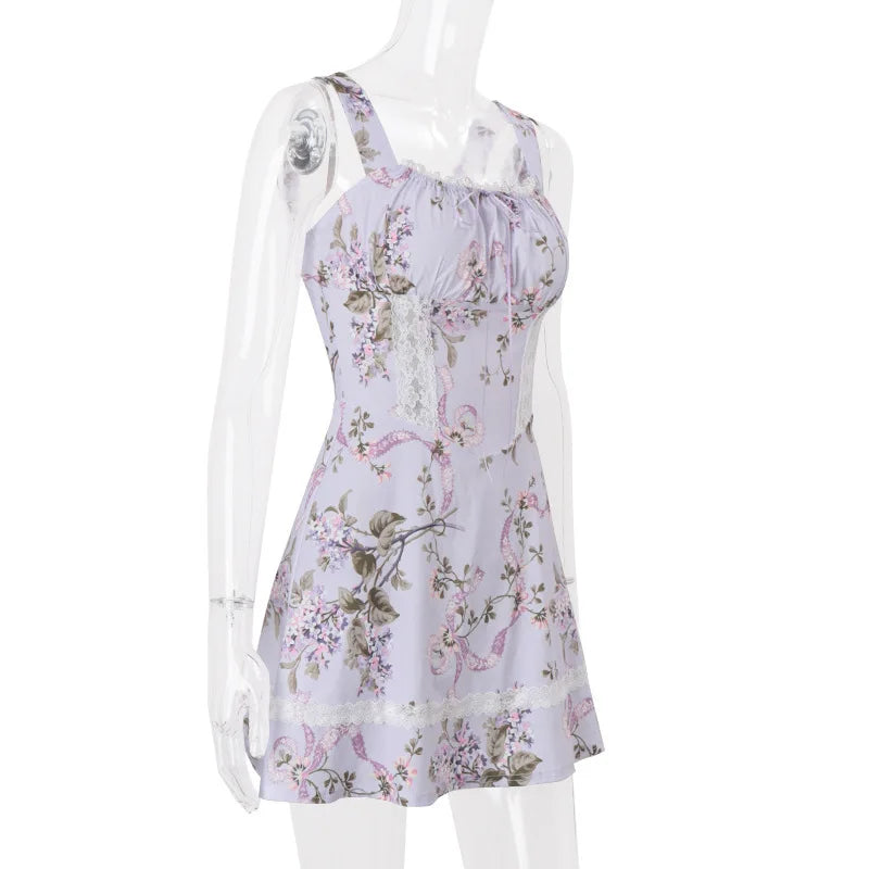 שמלת מיני פרחונית בעיטור תחרה בעיצוב כפרי בגזרת A - חימנה