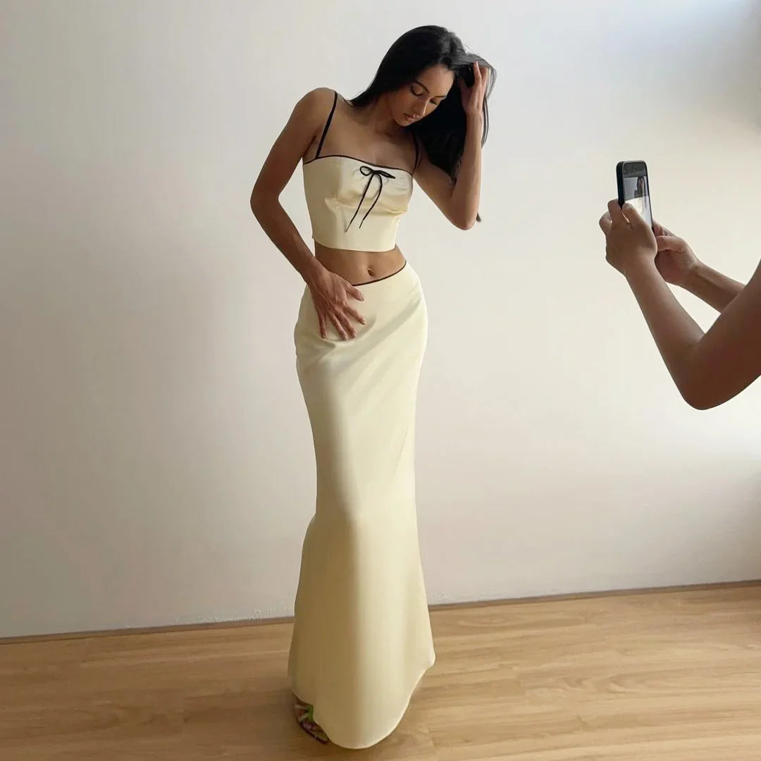 סט סאטן אלגנטי חצאית מקסי וטופ בעיטור פפיון ותחרה - ביאנקה