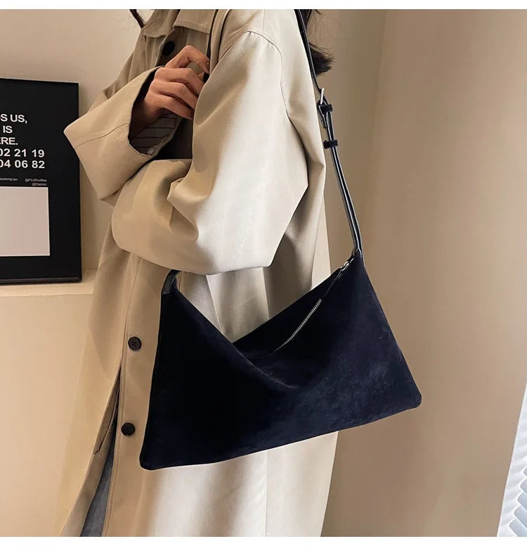 Suede bag with classic design