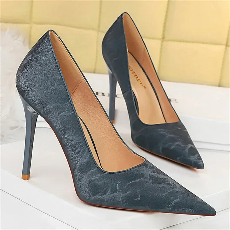 נעלי עקב שפיץ בד משי בעיצוב מיוחד - אנה