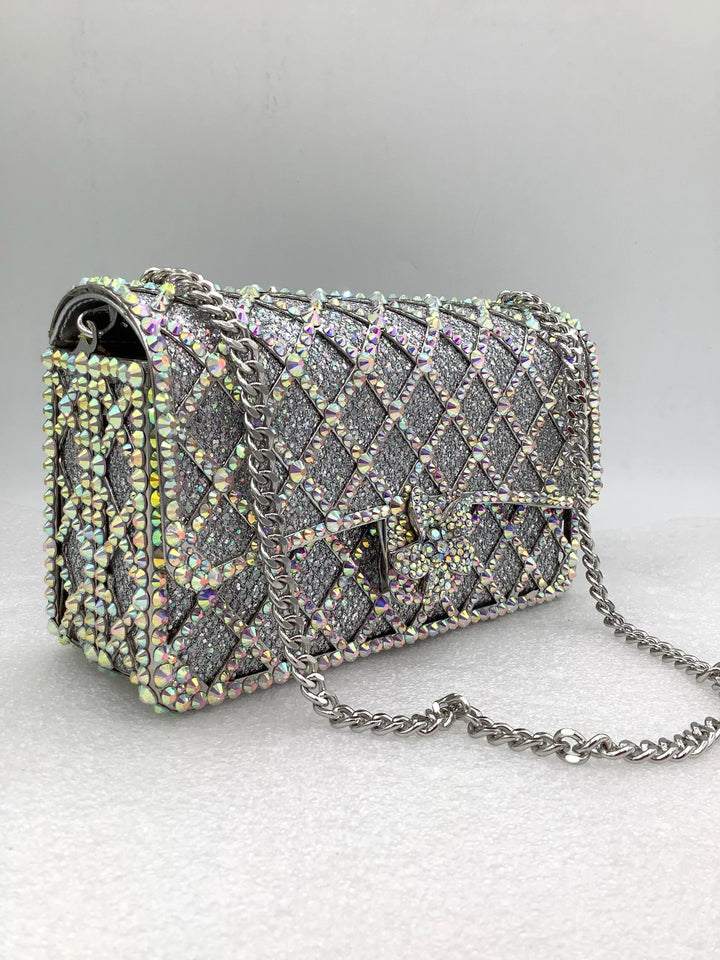 Sequin bag with diamond pattern and flower decoration